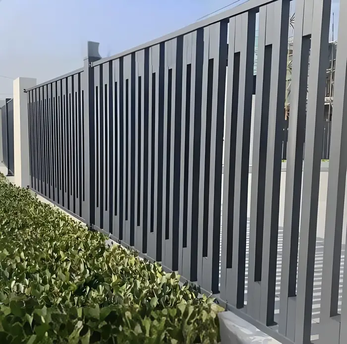 Planche de jardin extérieure tubulaire en aluminium et métal