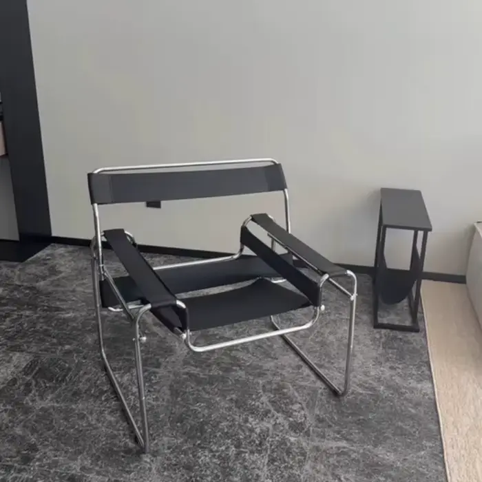 Chaise d'appoint inspirée du design, cadre en acier inoxydable avec selle, siège en cuir, chaise de salon moderne, chaises de salle à manger pour la maison