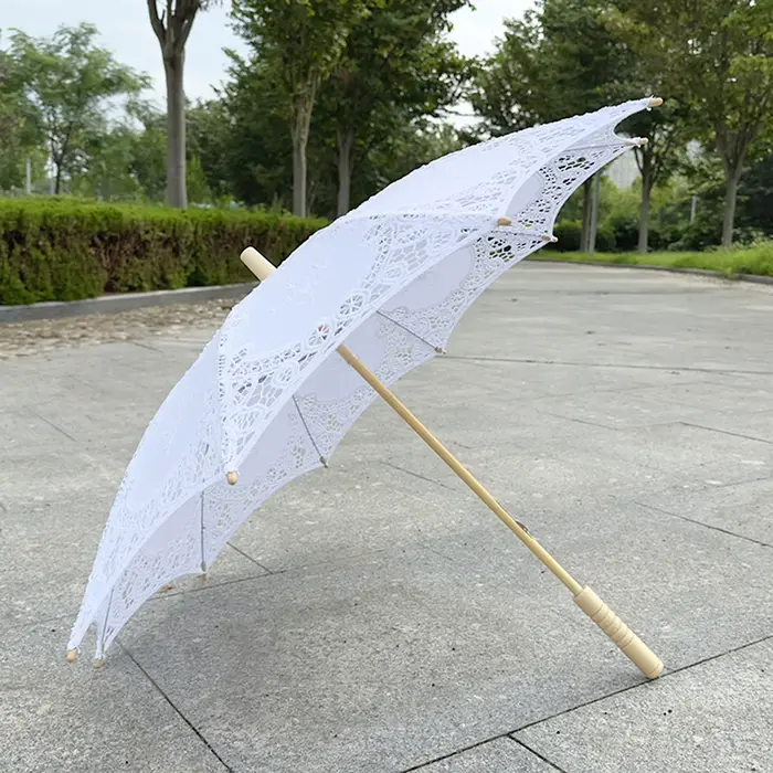 Parasol brodé en dentelle