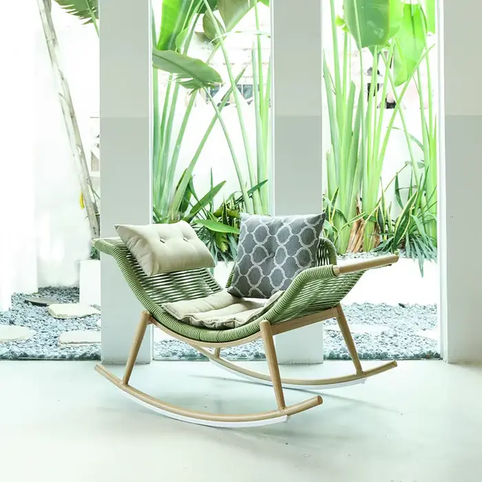 Mobilier d'extérieur moderne et confortable, chaise à bascule pour adultes avec cadre en métal, chai