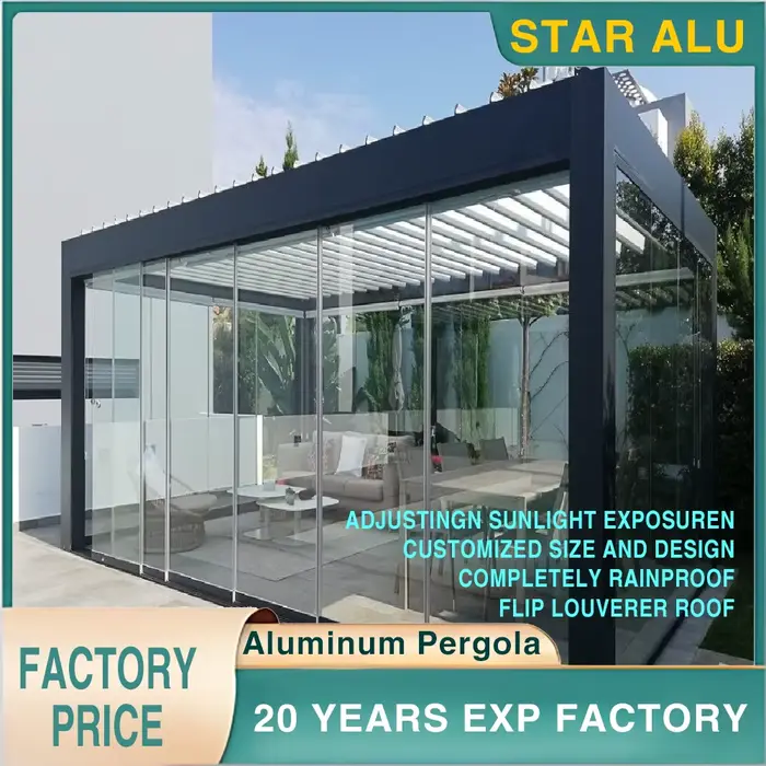 Pergola bioclimatique en aluminium avec persiennes réglables et portes coulissantes en verre – Idéal