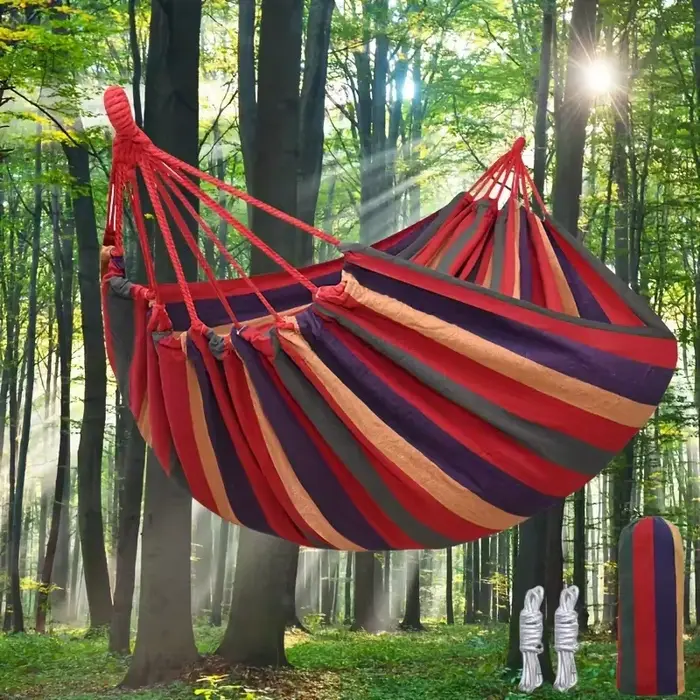Hamac portable très utilisé pour les activités de plein air, idéal pour le camping et les loisirs. C