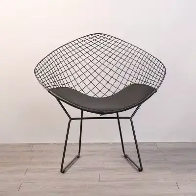 Tables et chaises de loisirs en plein air, jardin simple de cour, aménagement paysager de jardin mun