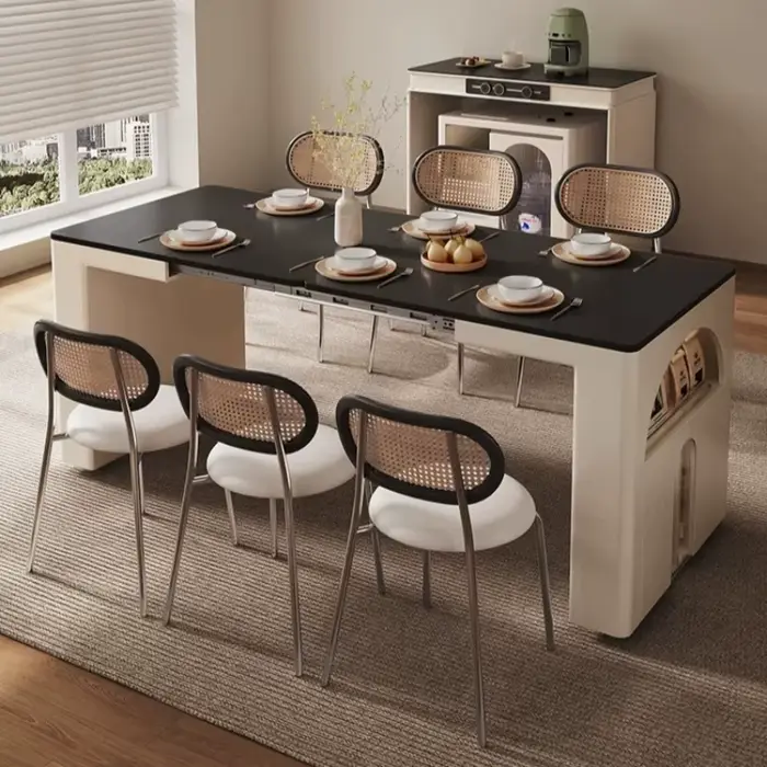 Chaises de luxe, table à manger