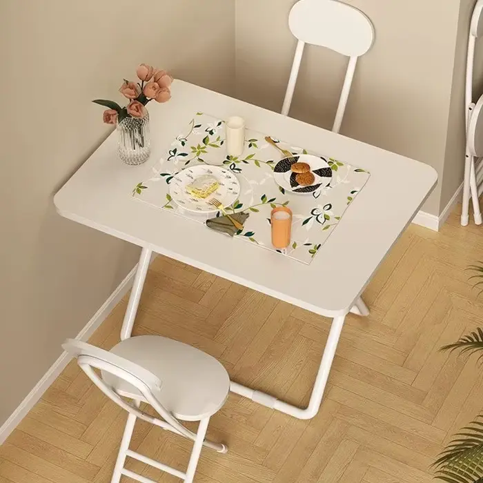 Table et chaises pliantes pour salle à manger