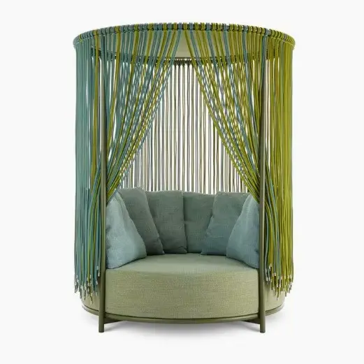 Chaise longue ronde d'extérieur de style européen, en rotin PE résistant aux intempéries, avec auven